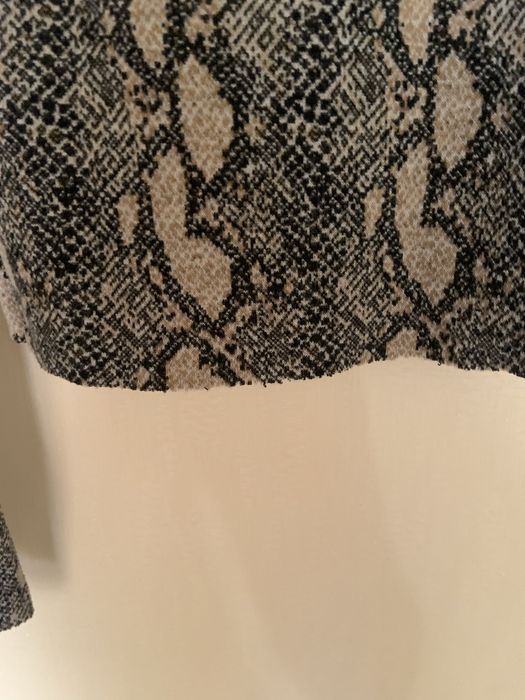 Логнслів Bershka в принт змії