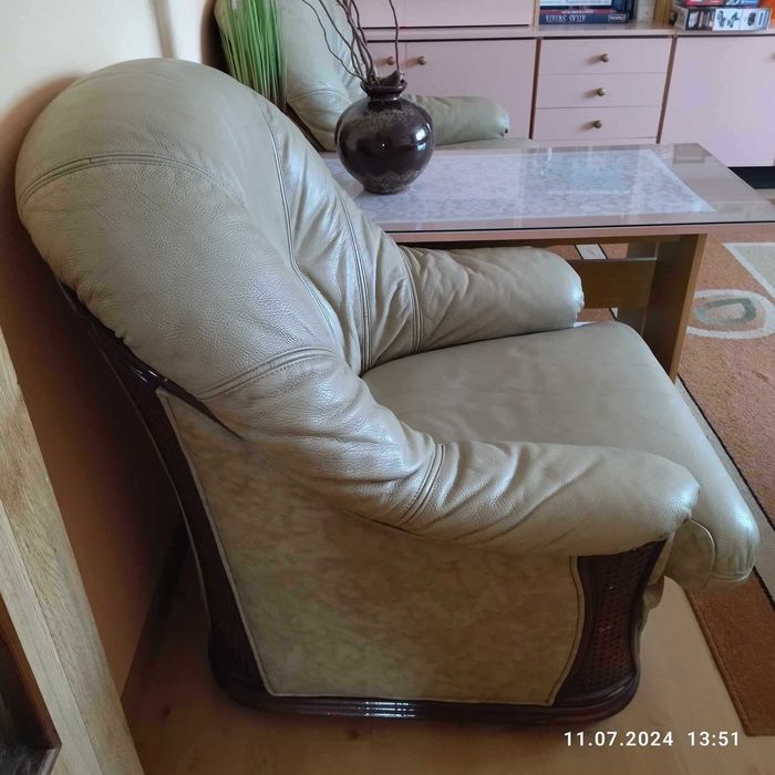 Stylowe fotele kolonialne - skóra i dąb