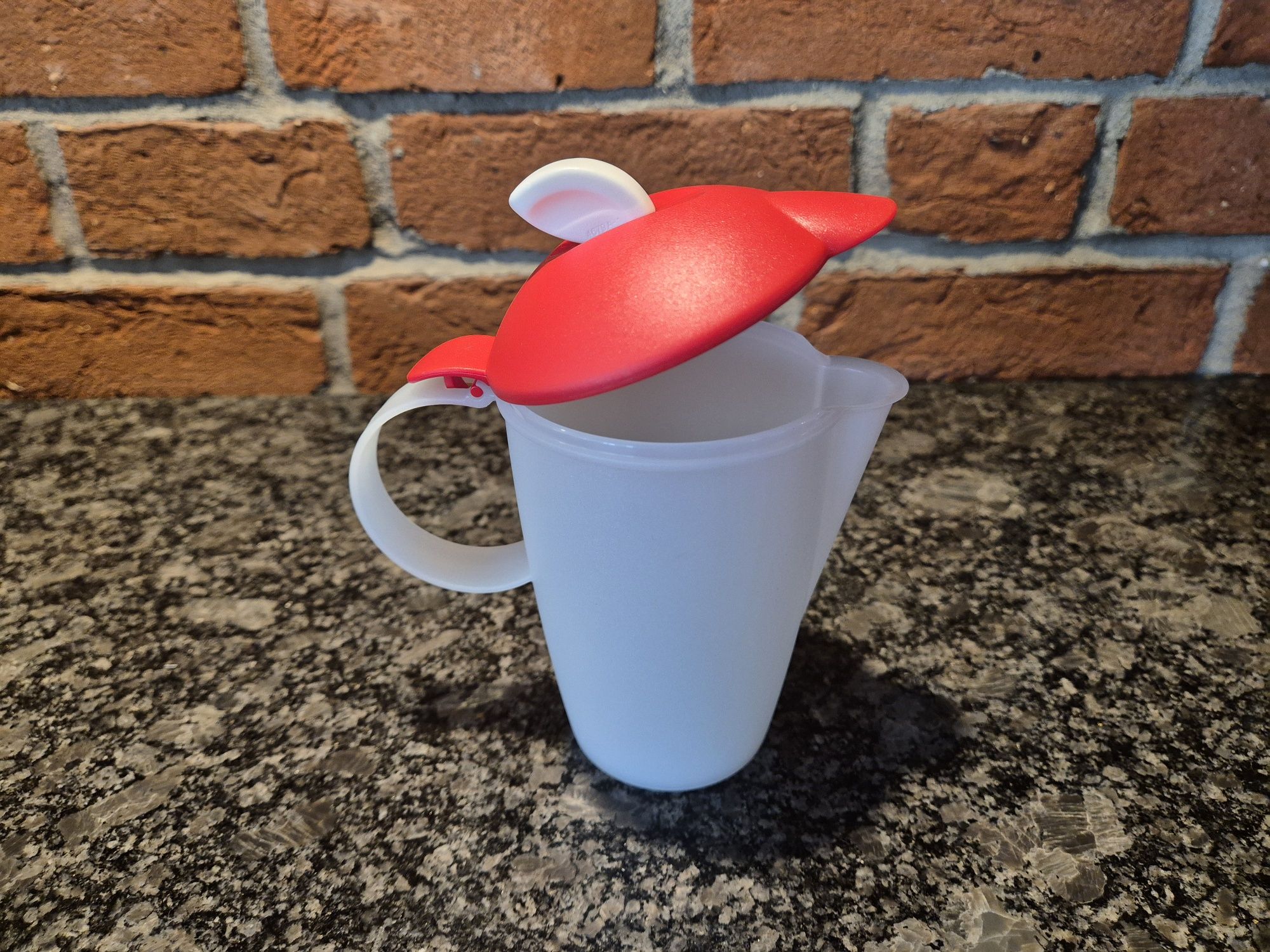 Kubek z przykrywką na mleko Tupperware