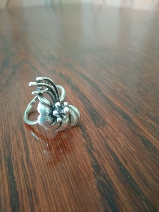 Продам серебряное кольцо