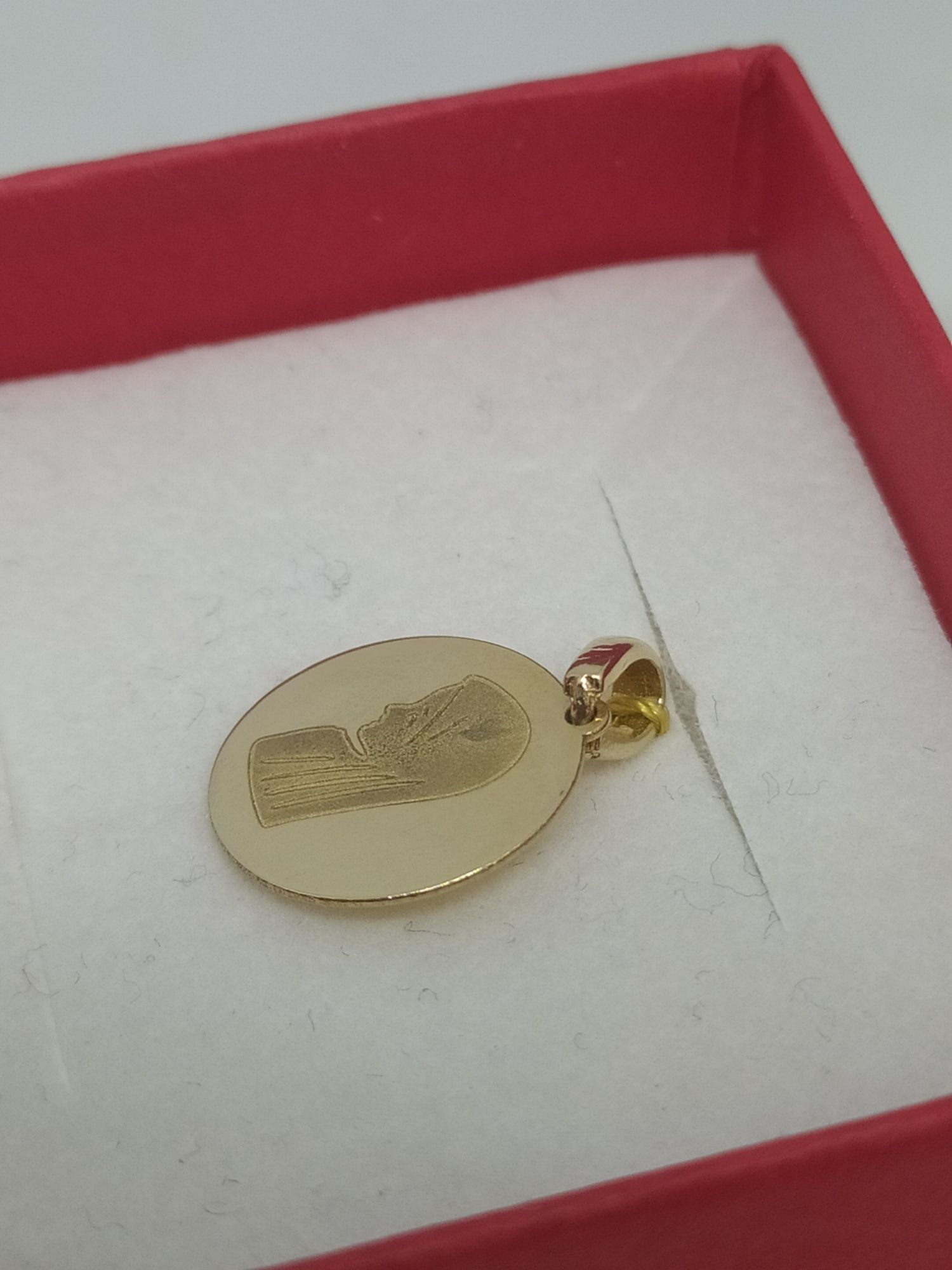 Nowoczesny złoty medalik z laserowym wizerunkiem żółte złoto pr 585