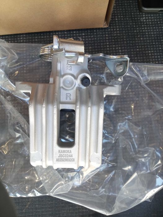 супорт зад Skoda SuperB Passat B5 Audi aA4 B5 A6 C4  A6 C5 Пассат Б5