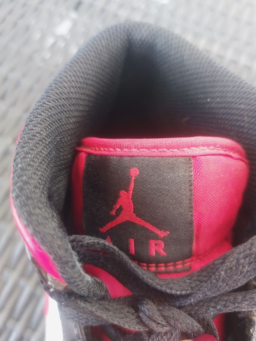 Air jordan vermelhas novas
