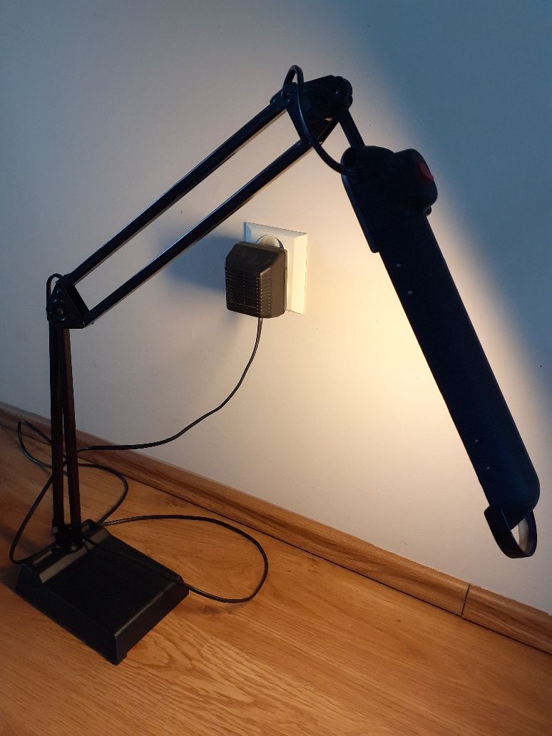 Lampa biurkowa (lampka na biurko)