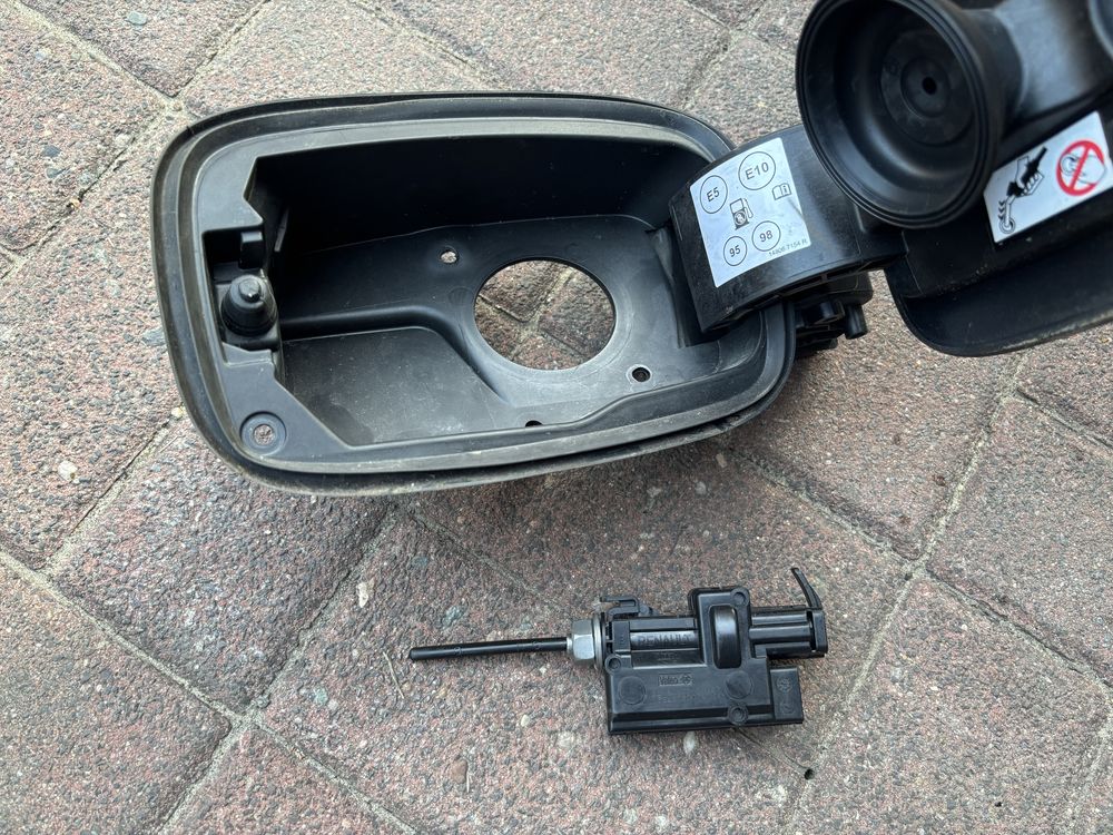 Klapka wlewu paliwa Renault Megane IV LIFT HB