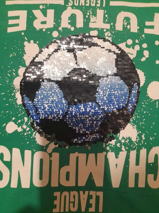 Bluzka  z piłką  z cekinów 134