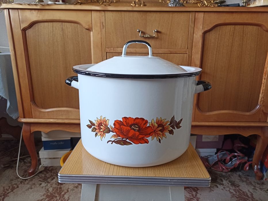 Duży garnek emaliowany