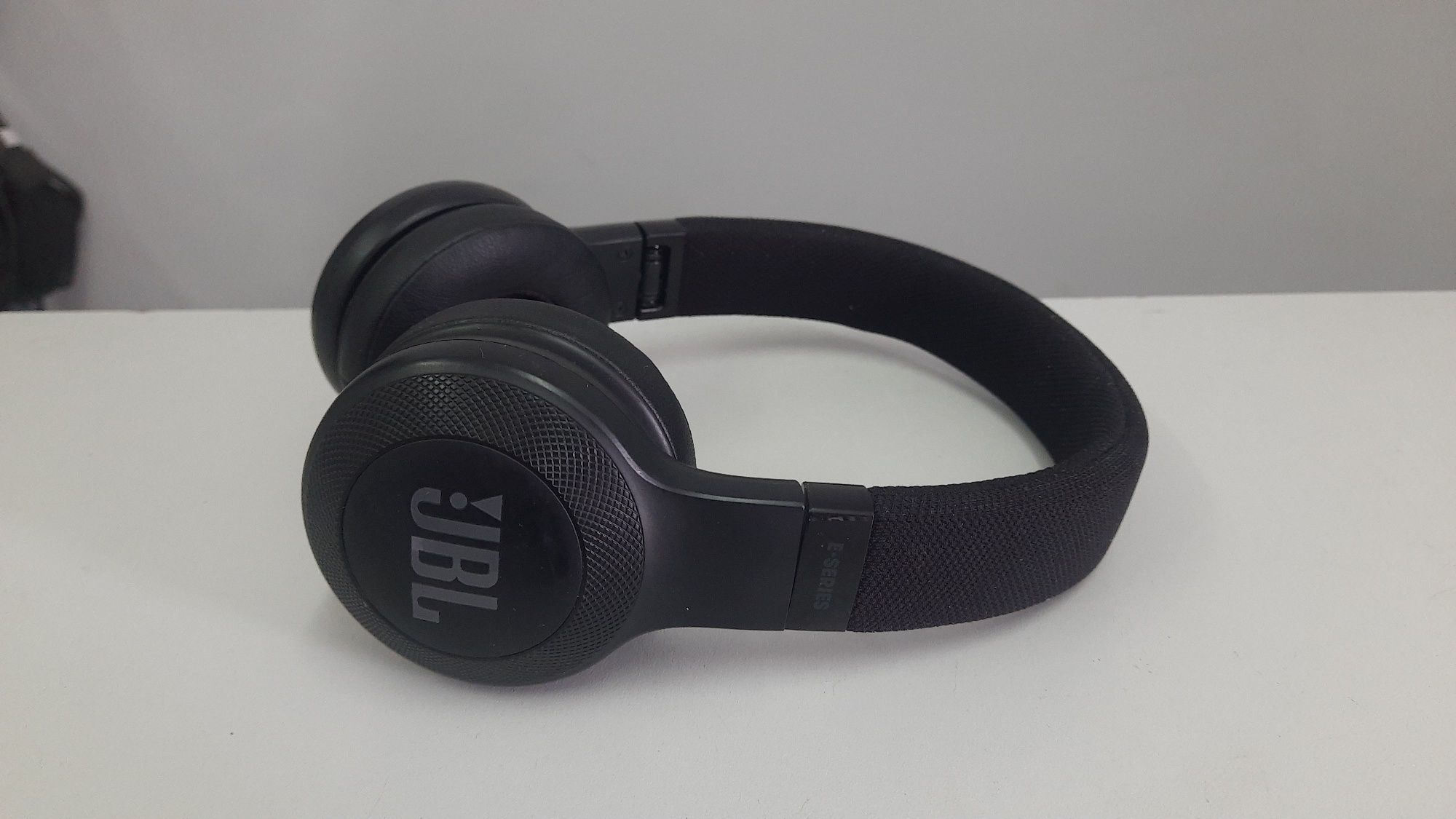 Навушники провідні JBL E35