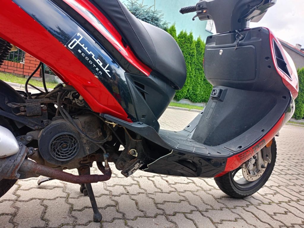 Skuter Junak 607