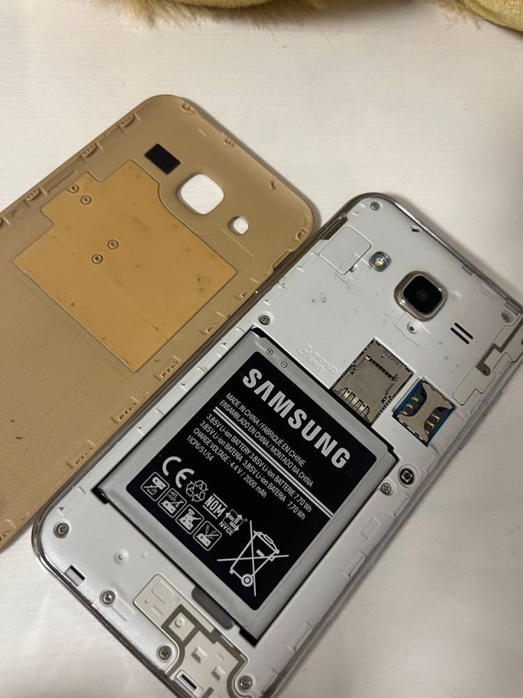 Телефон Samsung J2на запчастини