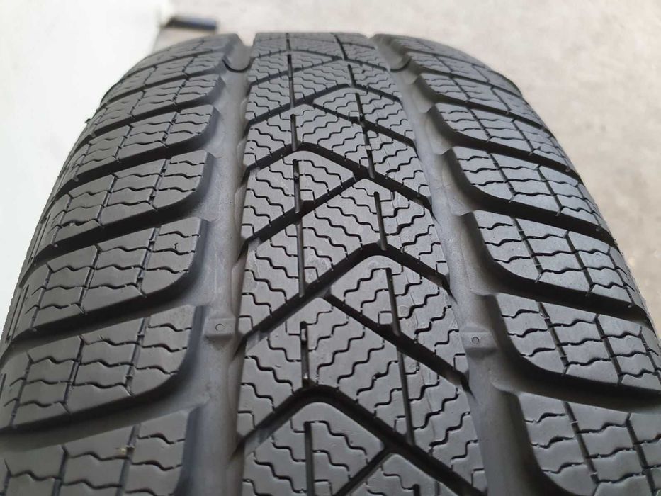 4x Pirelli Sottozero 3  215/60r16  7mm