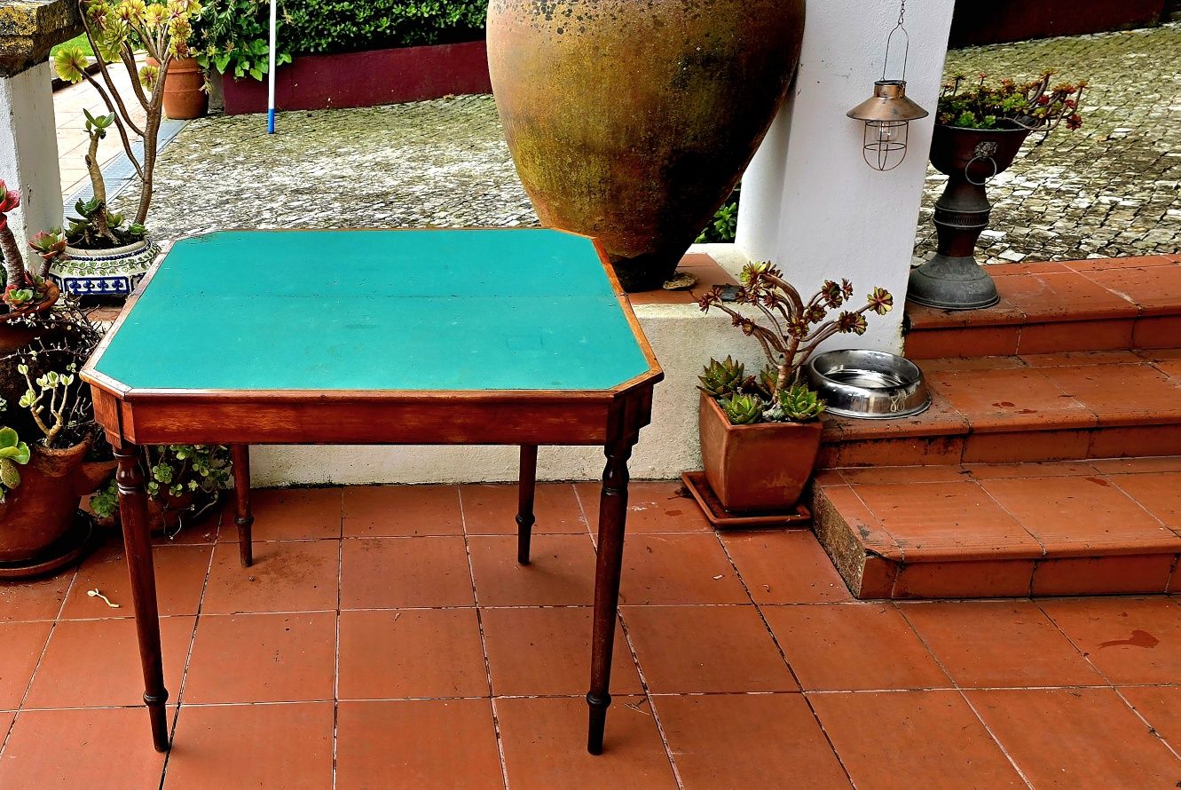 Mesa de jogo antiga do período Mahogani