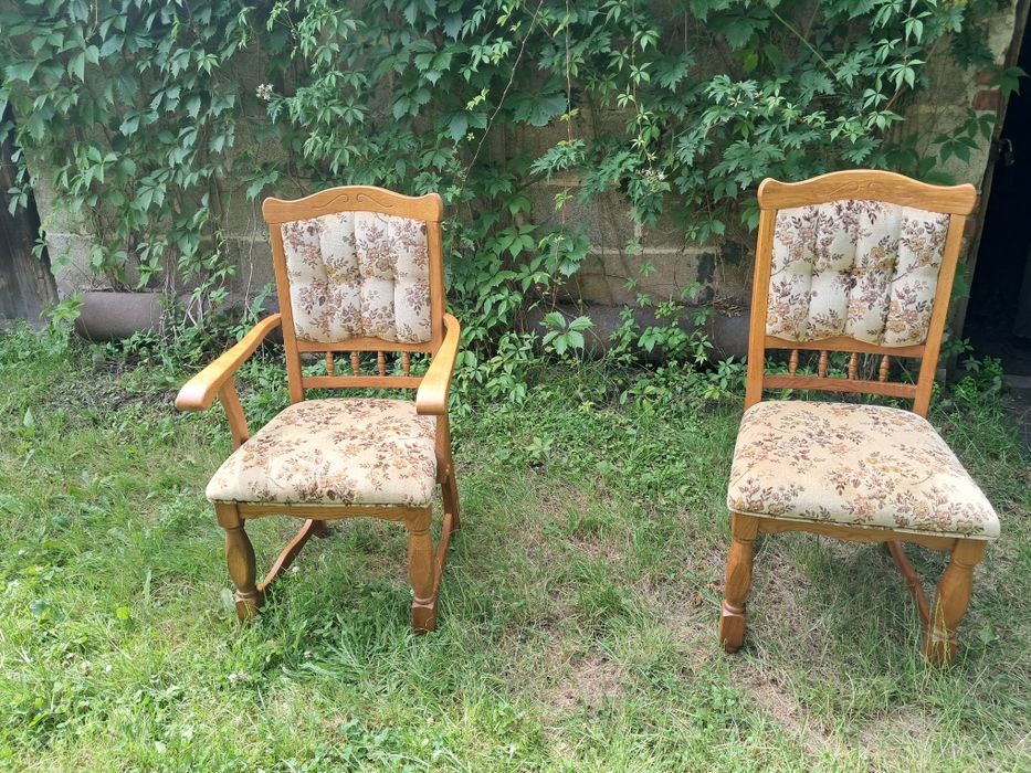 Komplet krzeseł dębowych