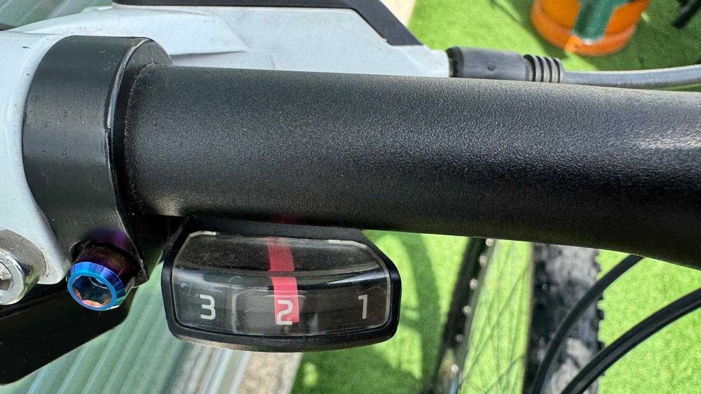 bicicleta de alumínio com travões Shimano Hidráulicos