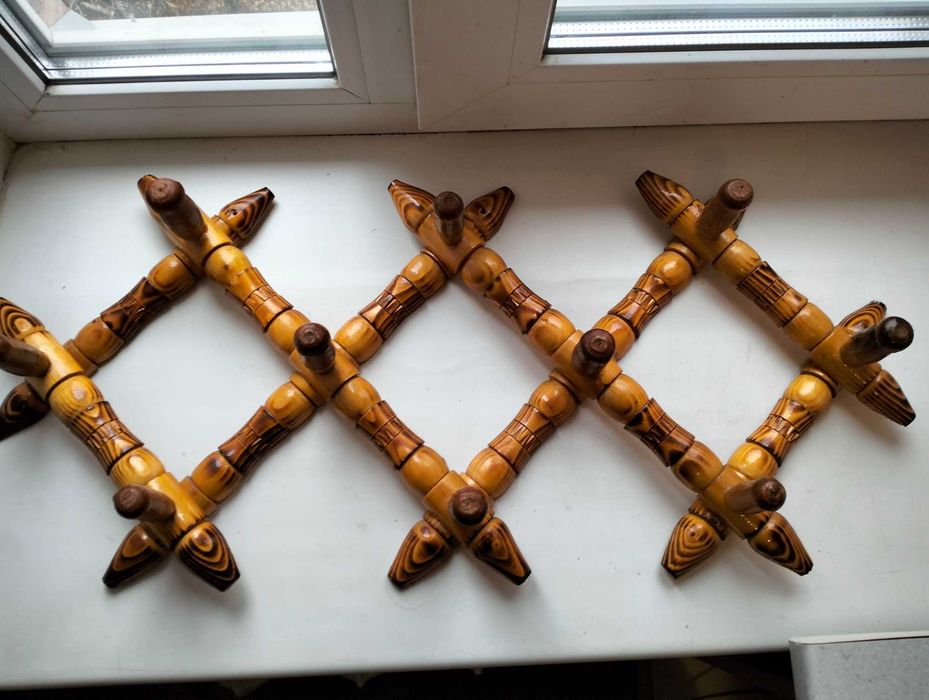 Продам дерев'яний вішак "гармошку'настінний на 10 гачків.