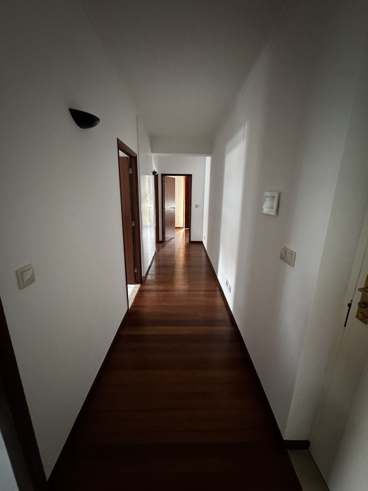 Apartamento T1 (com 2 quartos) com Generoso terraço