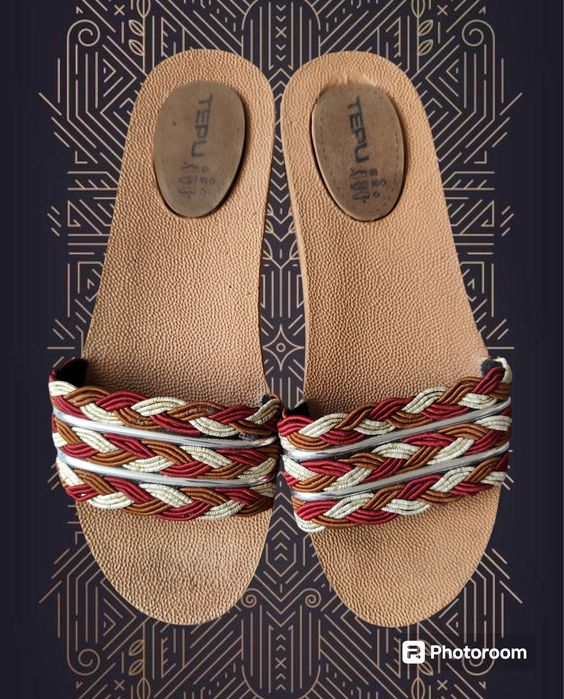 (roz. 41) Klapki z plecionką