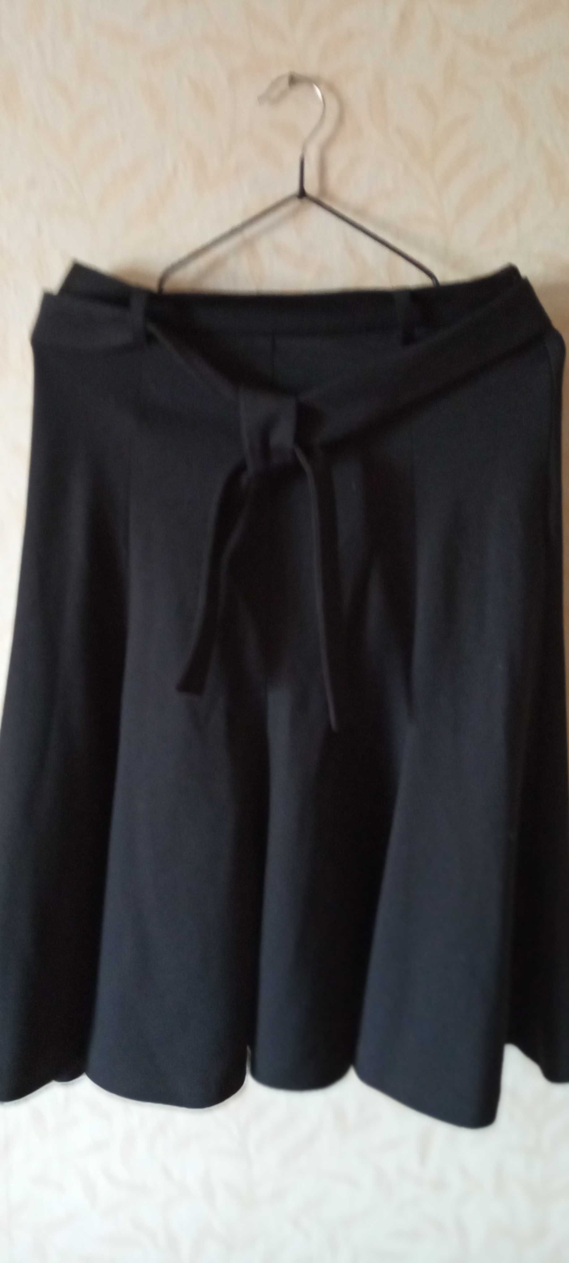 Жіночий одяг. Класична чорна юбка від ZARA BASIK, розмір Xs,24
