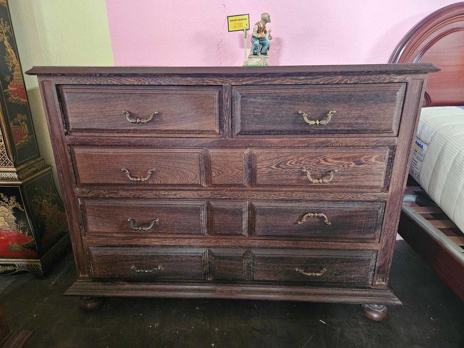 Magnifica cómoda em madeira maciça, pesadíssima - ópt