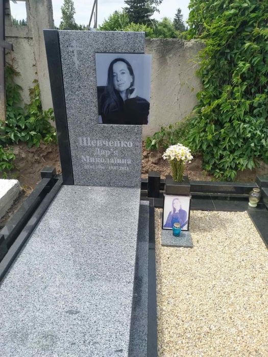 Памʼятники з природнього каменю за гарною ціною