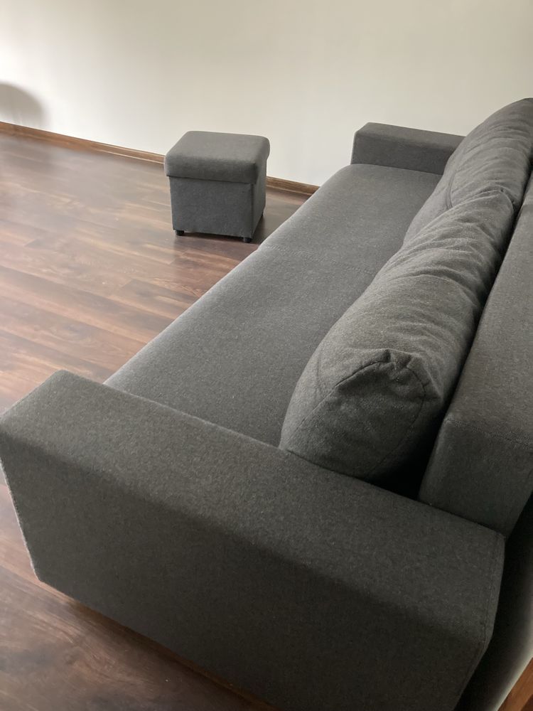 Wygodna kanapa / sofa 3-osobowa z funkcją spania i pojemnikiem + puf