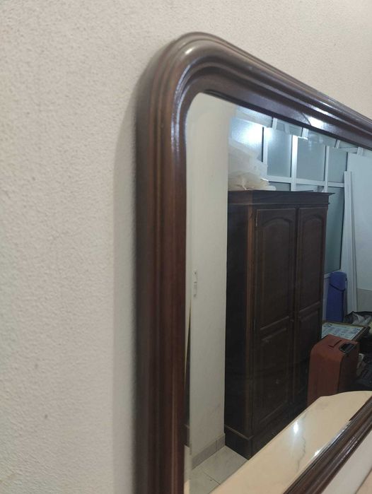 Vendo Espelho com Muldura de Madeira