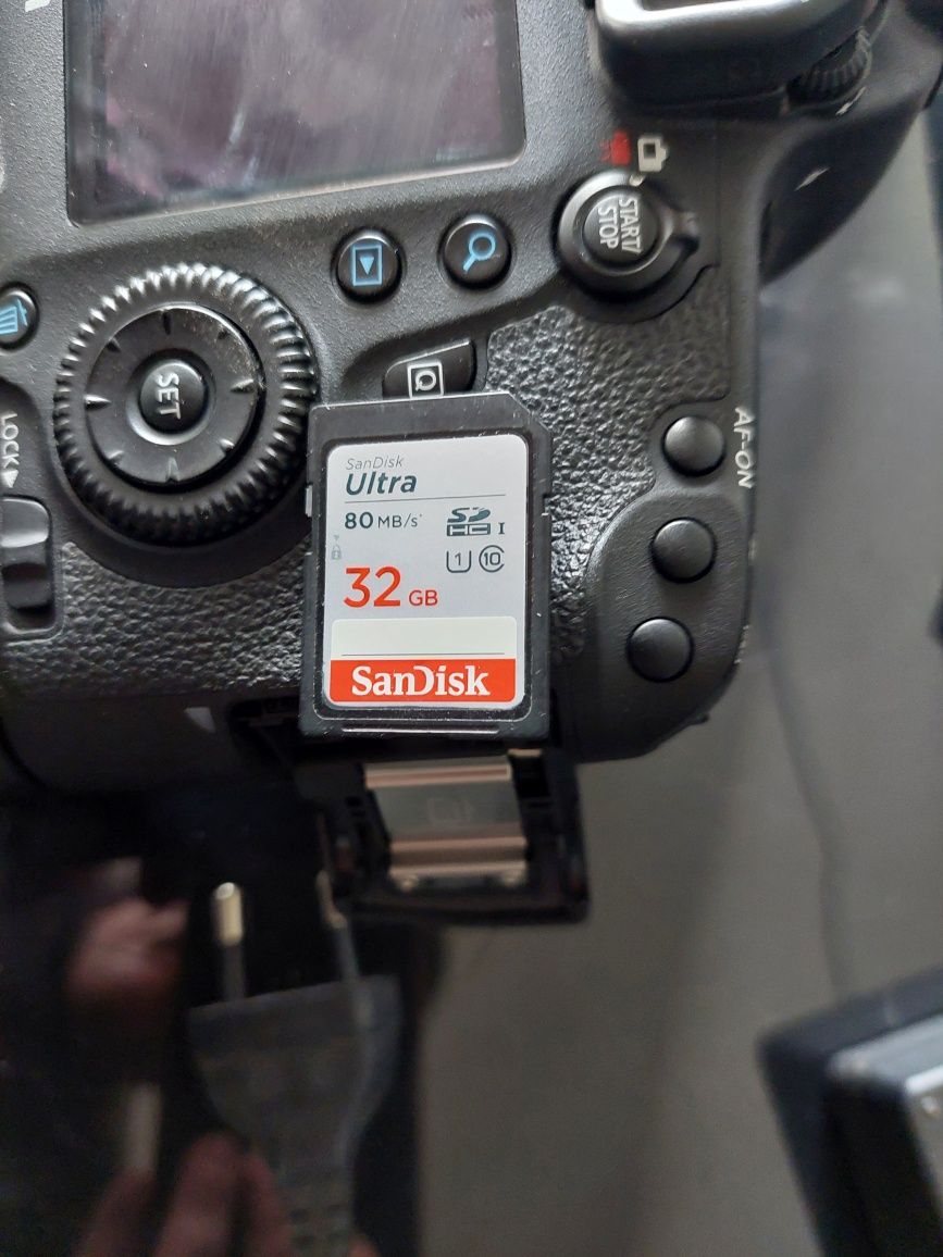 Canon Eos 6D plus Grip , Obiektyw 50mm