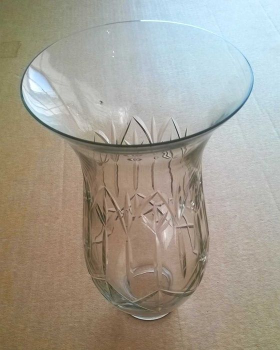 Tulipa em vidro lapidado geométrico