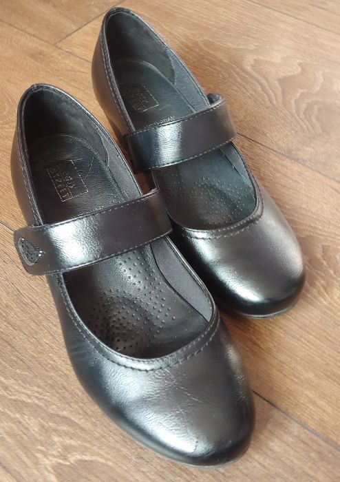 Czarne skórzane buty r 4,5