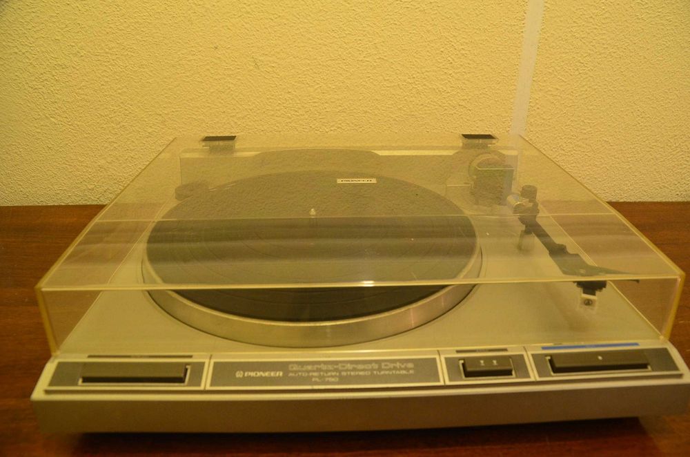 Gira Discos Pioneer PL-750 Direct drive