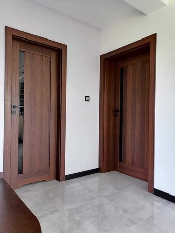 Drzwi Wewnętrzne i Ościeżnica Regulowana Kompleksowo do Domów