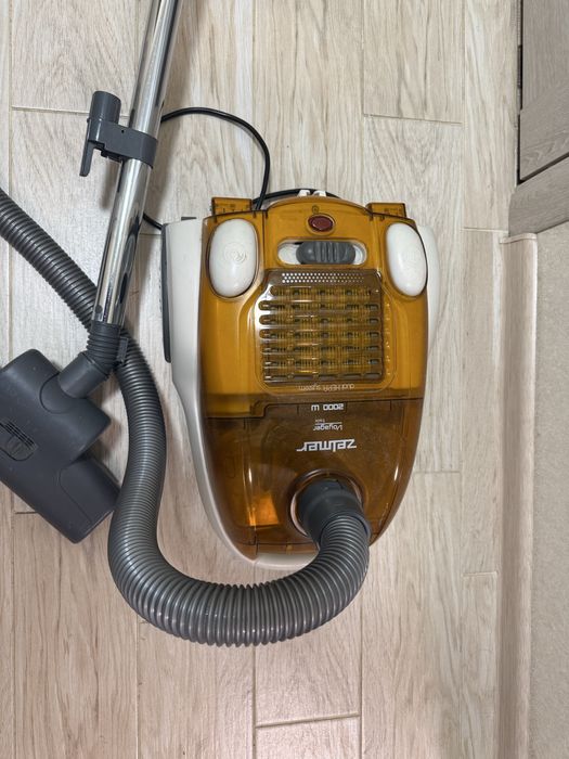 Пилосос в робочу стані