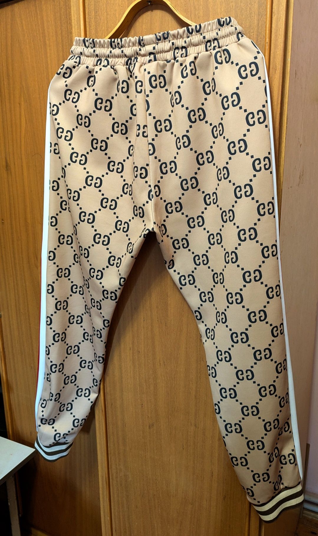 Суперові штани від фірми Gucci !