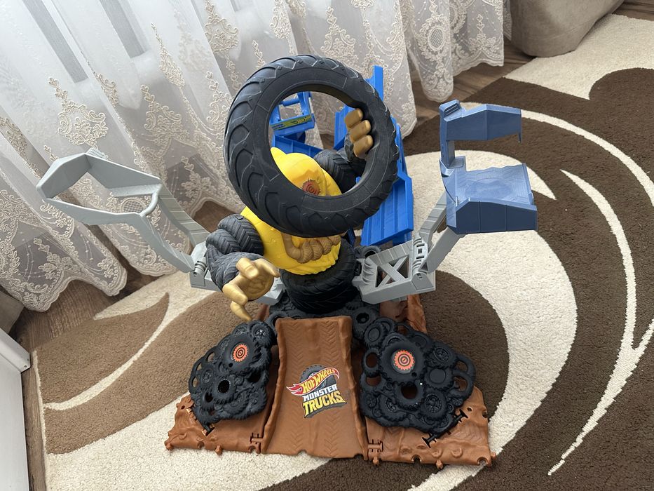 Хот вілс монстер трак