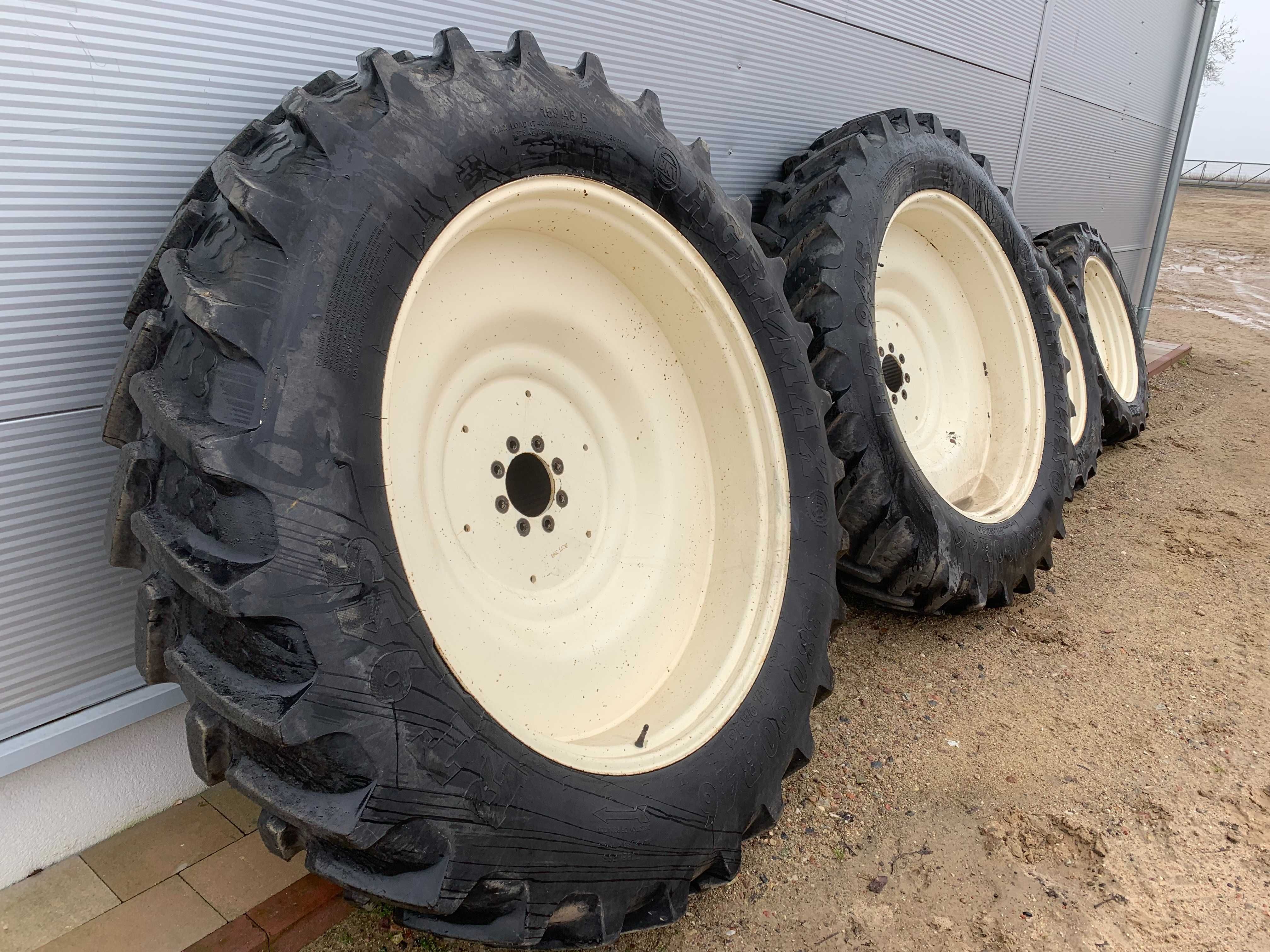 KOŁA WĄSKIE do międzyrzędzi RENAULT ARES 380/90R46 BKT 320/85R34 AGRI