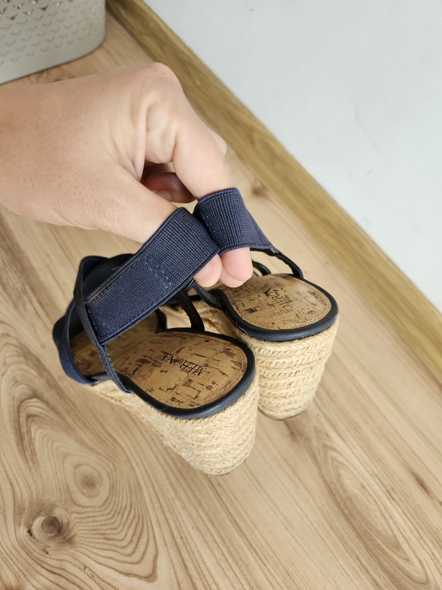 Sandały na koturnie r 39 wkładka 26 cm