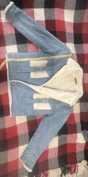 Тепла жіноча джинсова куртка