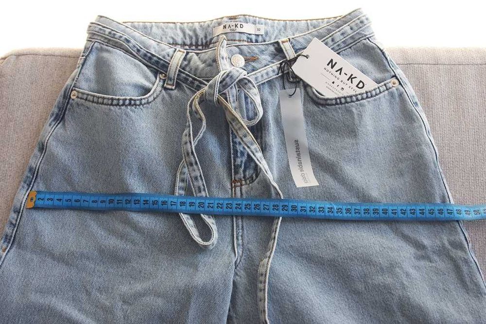 Jeansy damskie NA-KD Slouchy dzwony flare mom jeans spodnie jeansowe