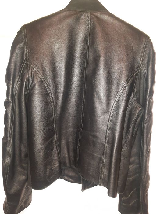 Кожаная курточка со стразами.