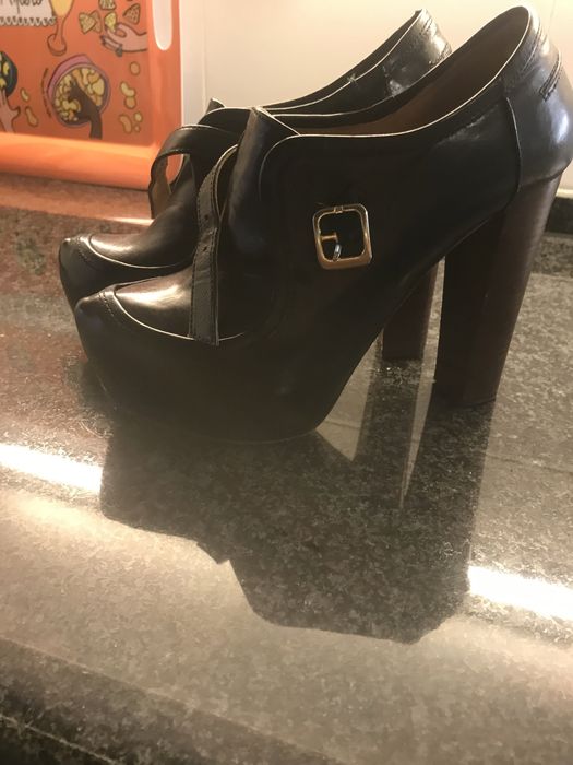 Sapatos em pele, pretos