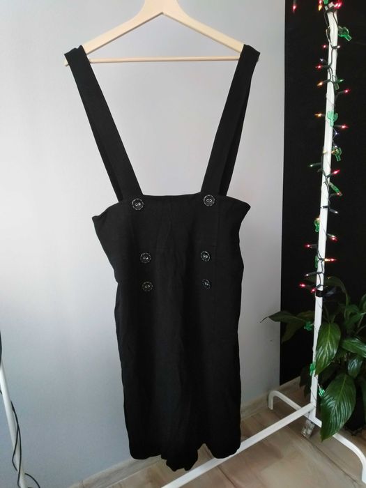 Czarna, ołówkowa spódnica na szelkach