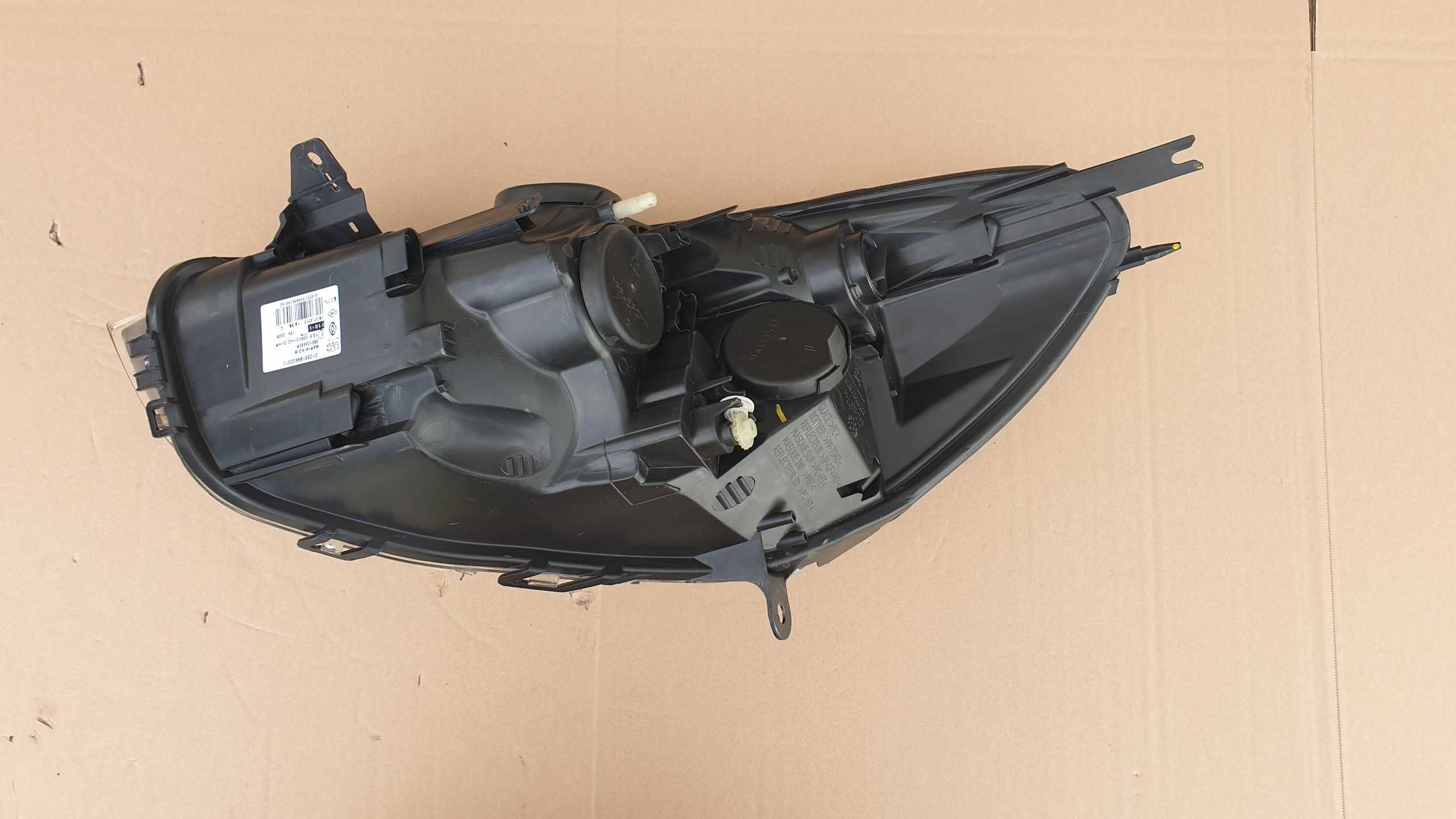 Renault clio IV 4 prawa lampa  przednia prawy przód UK