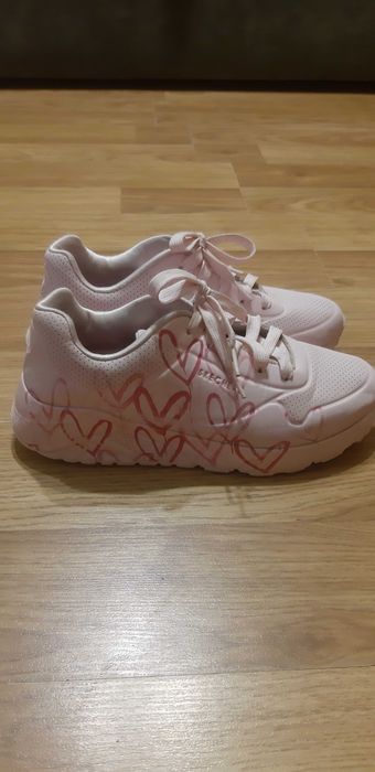 Кросівки жіночі фірми SKECHERS