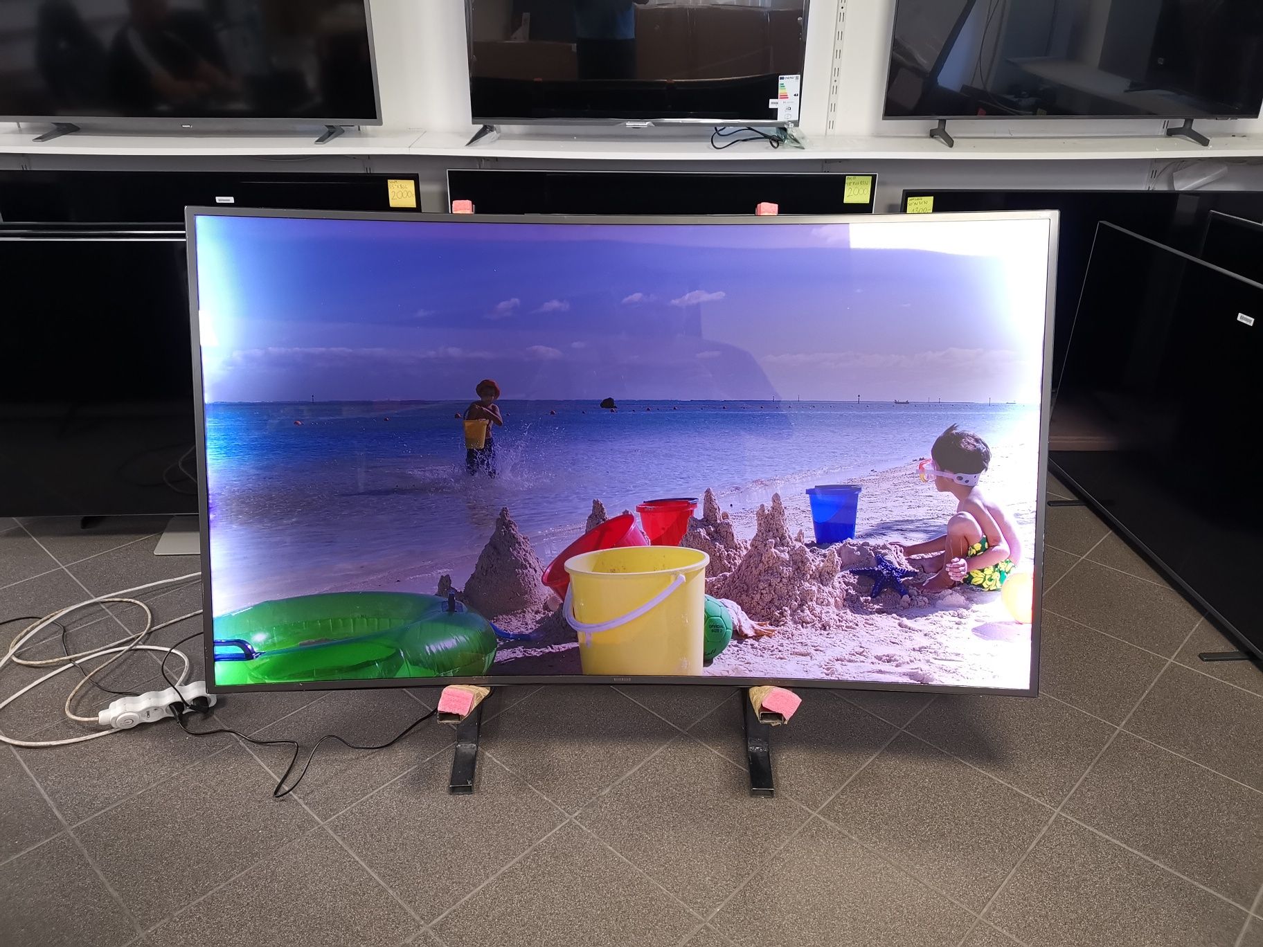 Samsung 65 cali 4K UHD Smart WIFI 65JS8580 wada uszkodzony