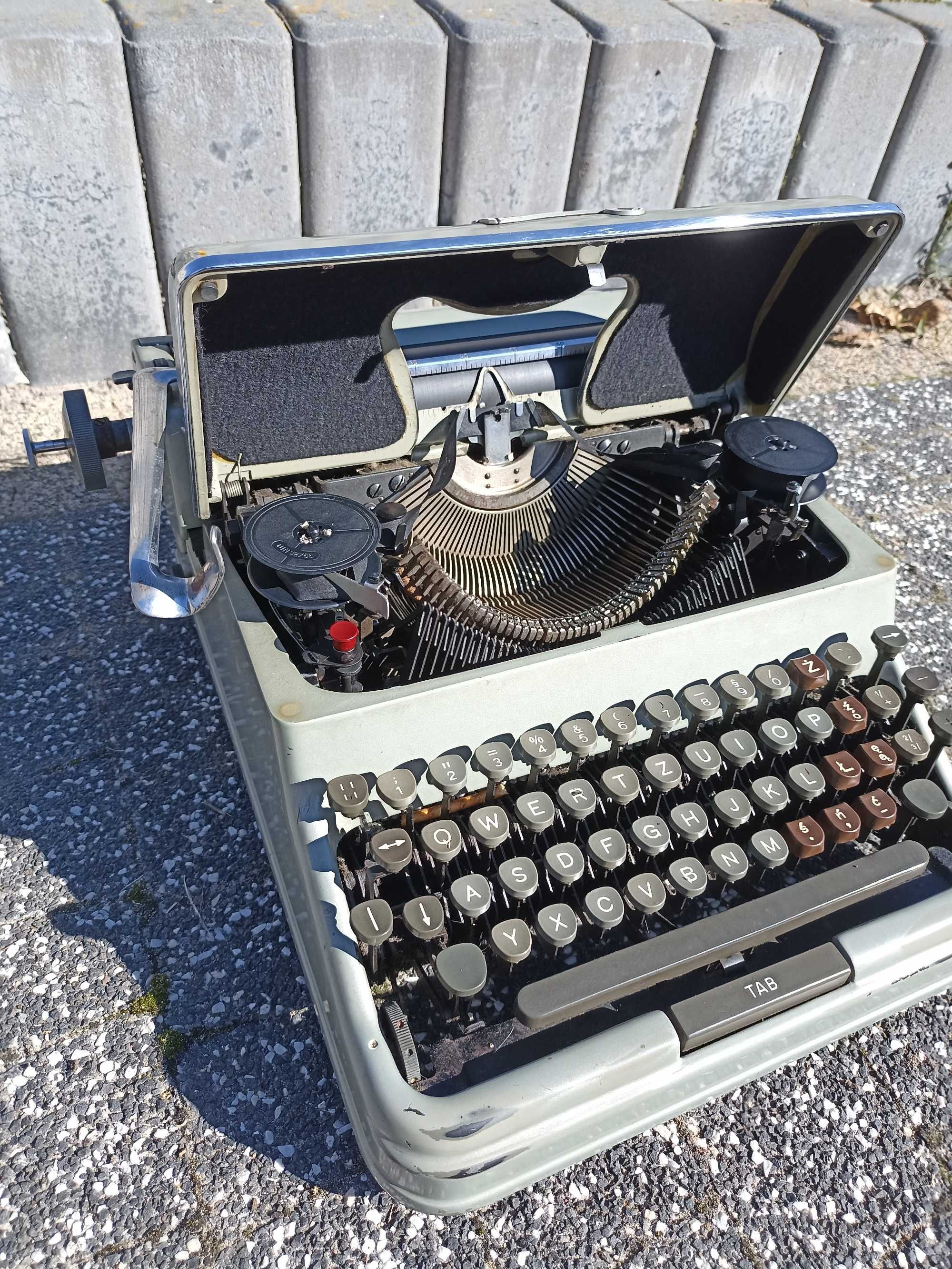 Maszyna do pisania Rheinmetal model GS 1951