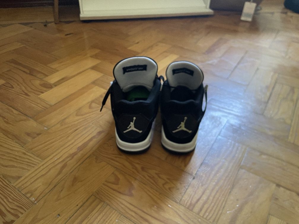 Air Jordan 4 Retro White Thunder