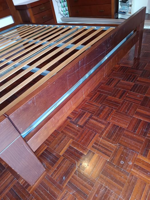 Cama + mesinhas de cabeceira + comoda com espelho
