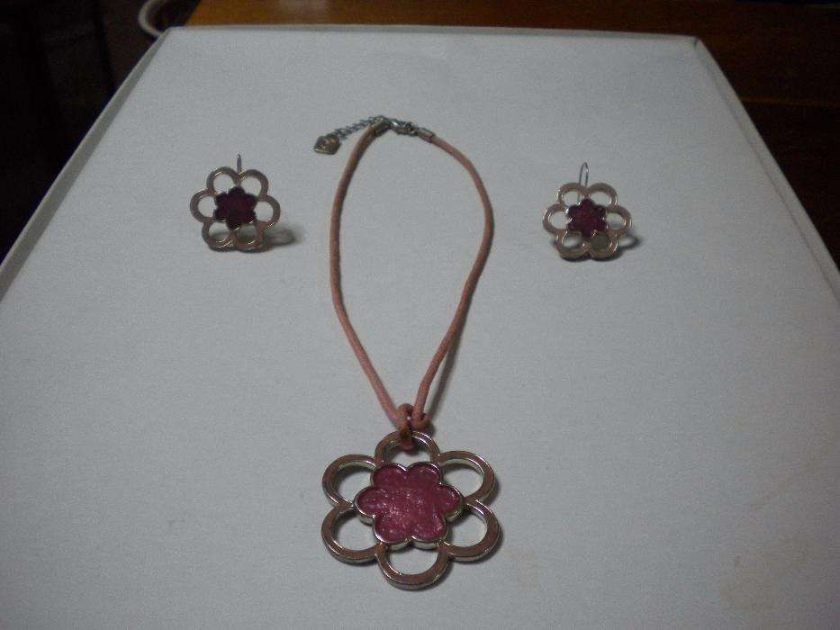 Colar + Brincos flor rosa Parfois + Batom à escolha