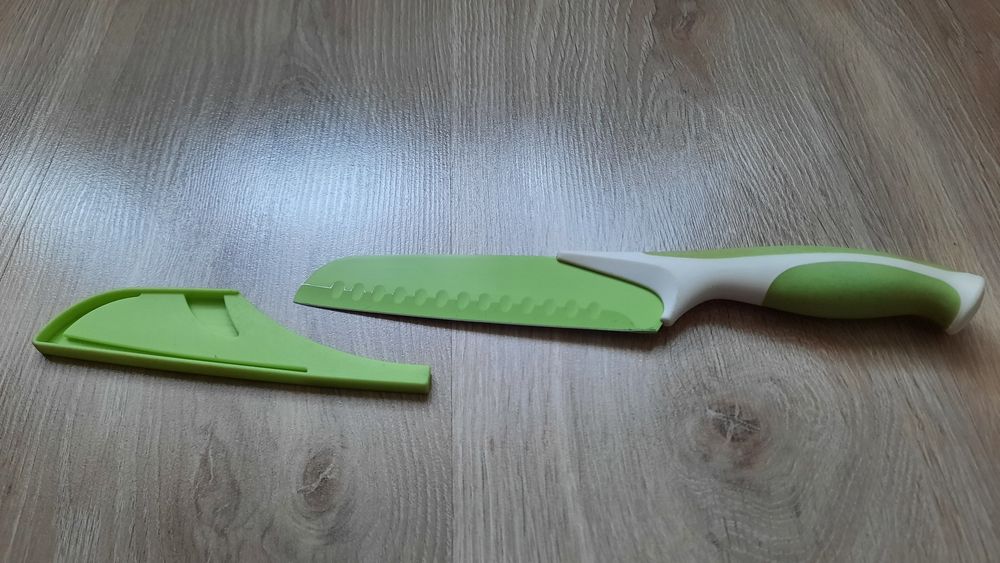 Nóż kuchenny z ochraniaczem