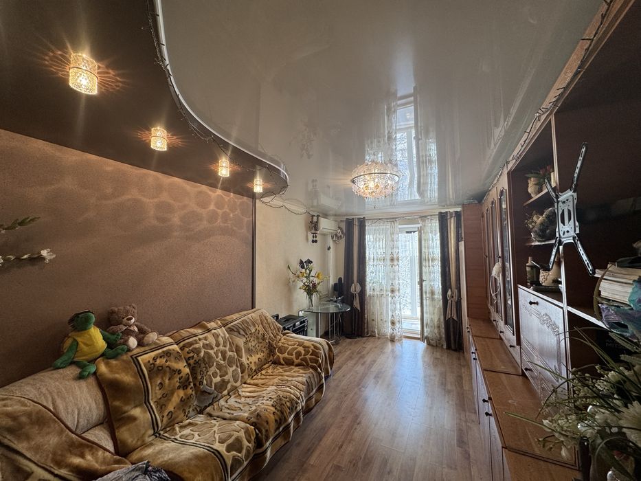 Продається 2 кімнатна квартира в Саксаганському районі .